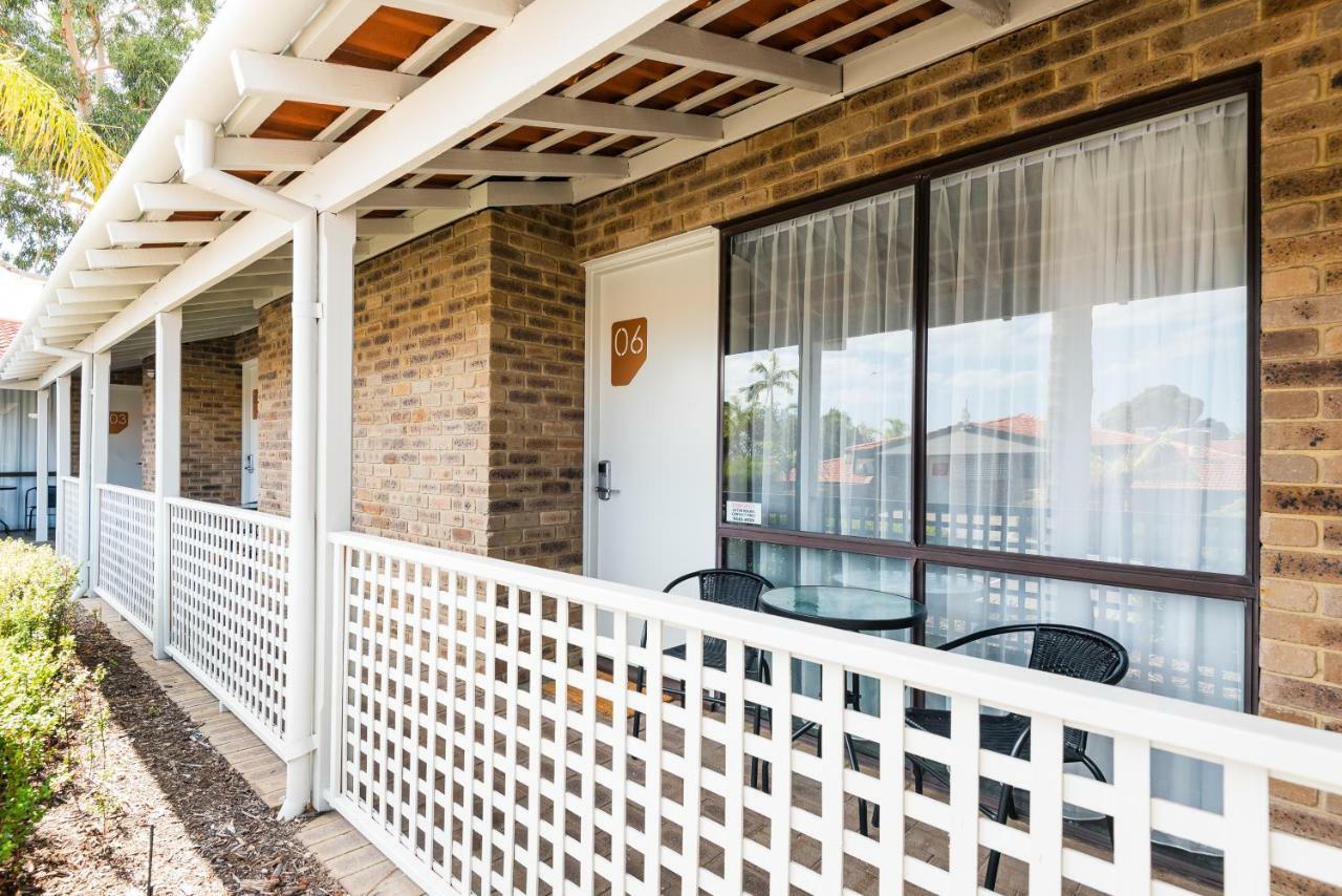 Nightcap At Wanneroo Tavern Exterior foto